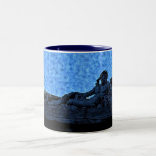 Caneca De Café Em Dois Tons Pintura de Estatuetas de Velas