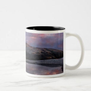 Caneca De Café Em Dois Tons Piscina da maré pelo farol