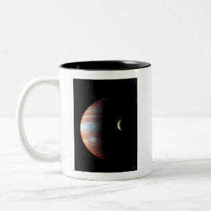 Caneca De Café Em Dois Tons Planeta Gigante Gasoso Júpiter e Lua Galileana Io