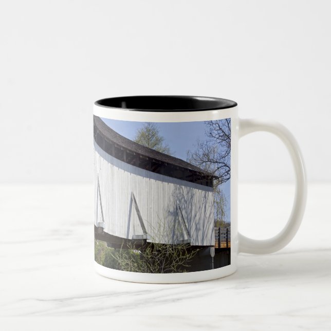 Caneca De Café Em Dois Tons Ponte Coberta Antelope Creek, construída em 1922 (Direita)