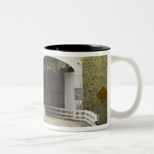 Caneca De Café Em Dois Tons Ponte coberta Wild Cat, Condado de Lane, Oregon