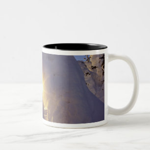 Caneca De Café Em Dois Tons Pôr do sol através dos Snowghosts em Big Mountain
