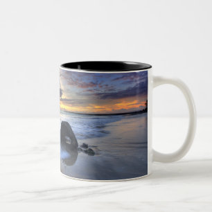 Caneca De Café Em Dois Tons Por do sol na praia de Kedonganan