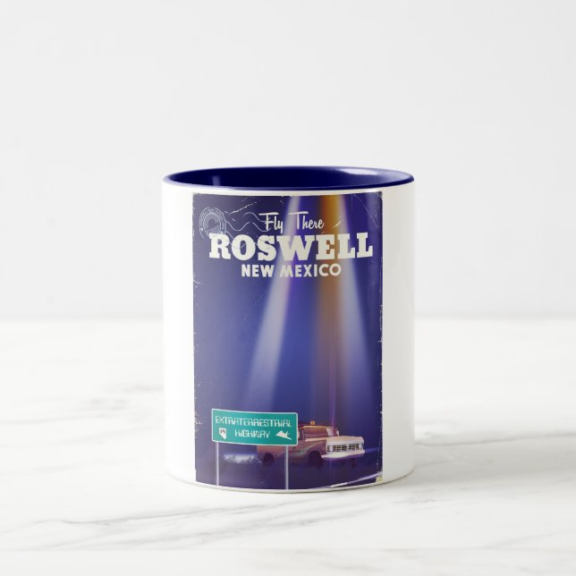Caneca De Café Em Dois Tons Poster de viagens de Estrada Extraterrestre Roswel (Centro)
