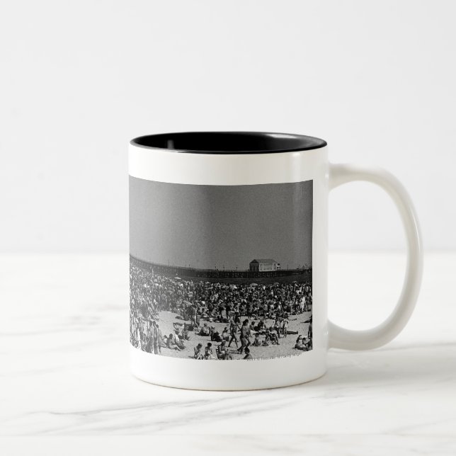 Caneca De Café Em Dois Tons Praia aglomerada (Direita)