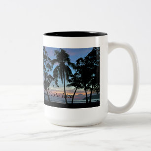 Caneca De Café Em Dois Tons Praia tropical no por do sol