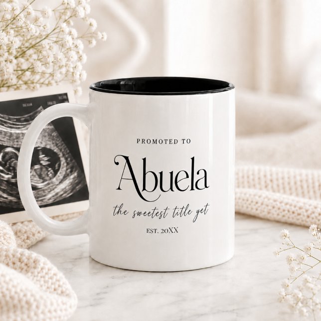 Caneca De Café Em Dois Tons Presente de Anúncio de Gravidez para a Vovó (Pregnancy Announcement Gift for Abuela Two-Tone Coffee Mug)