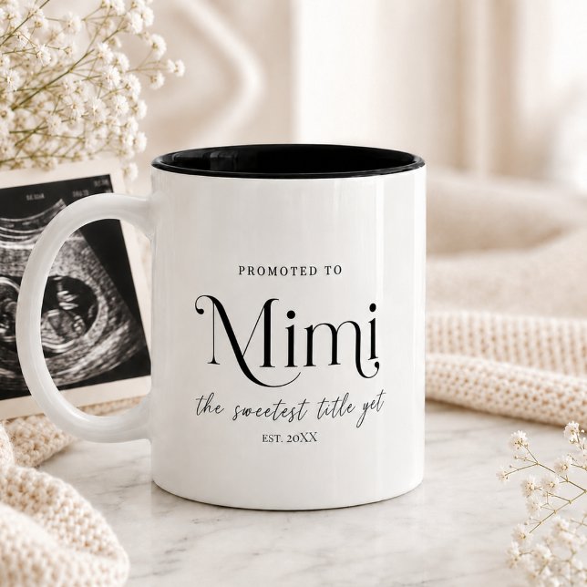 Caneca De Café Em Dois Tons Presente de Anúncio de Gravidez para Mimi (Pregnancy Announcement Gift for Mimi Two-Tone Coffee Mug)