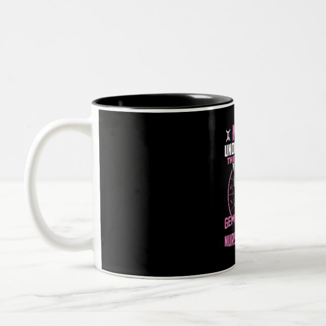Caneca De Café Em Dois Tons Presente de Enfermeira | Nunca Subestimar O Poder (Esquerda)