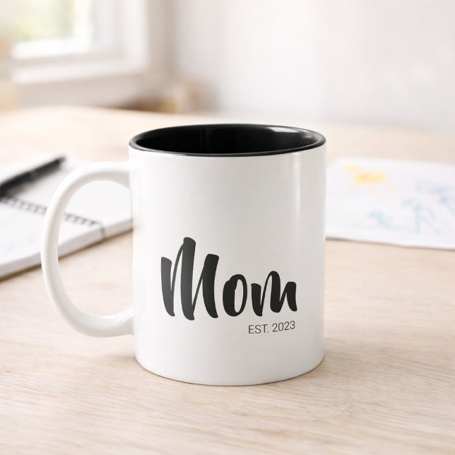 Caneca De Café Em Dois Tons Presente de Nova Mãe Estabelecida (Mom Established Simple Typography Mug)
