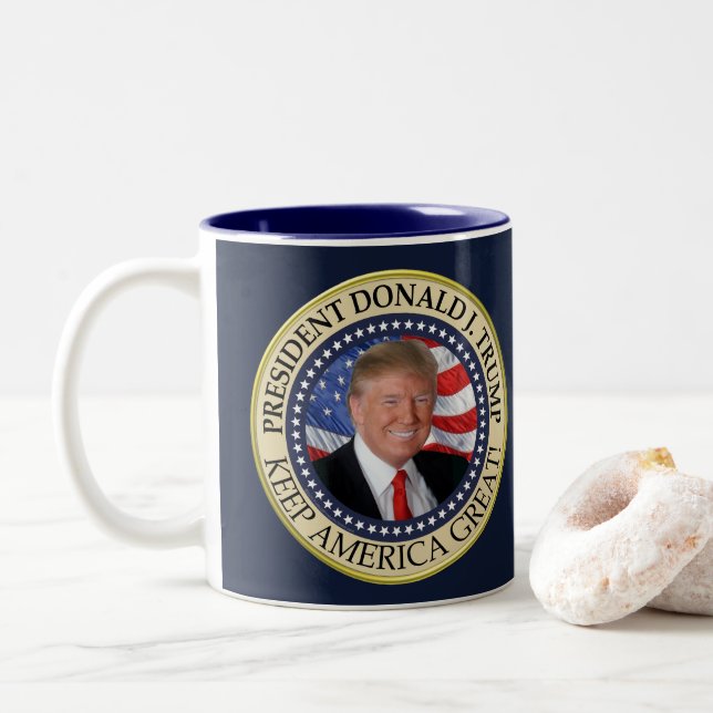 Caneca De Café Em Dois Tons Presidente Donald Trump 2020 Mantenha o Excelente  (Com Donut)