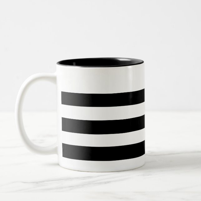 Caneca De Café Em Dois Tons Preto e Branco em Strike (Esquerda)