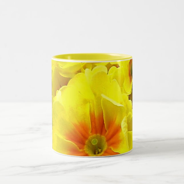 Caneca De Café Em Dois Tons Primula Amarela em tempo de primavera (Centro)