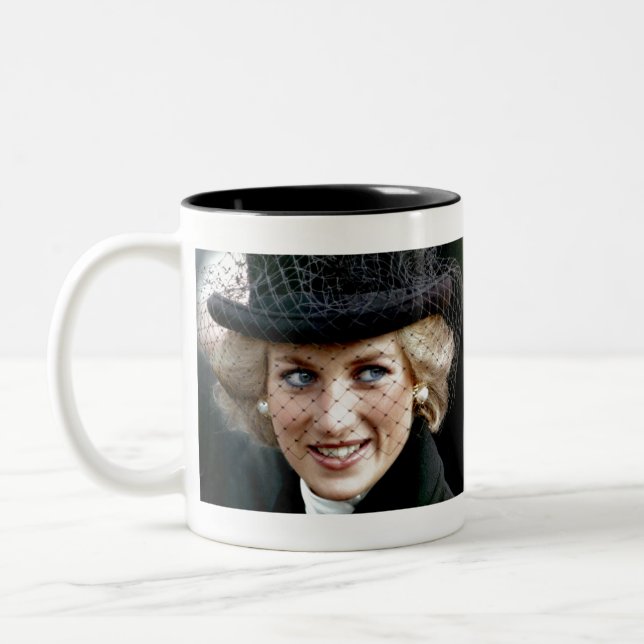 Caneca De Café Em Dois Tons Princesa Diana em Preto (Esquerda)