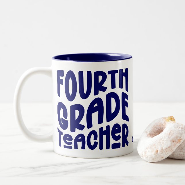 Caneca De Café Em Dois Tons Professor do Quarto Ano | Texto Azul Escuro (Com Donut)