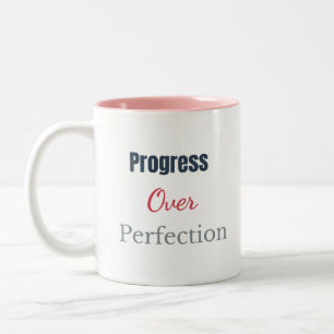 Caneca De Café Em Dois Tons Progresso em vez de Perfeição – Tipografia Motivac