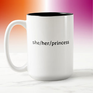 Caneca De Café Em Dois Tons Pronomes de Princesa Lésbica Minimalista Moderna
