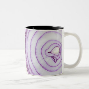 Caneca De Café Em Dois Tons Quadro completo da cebola vermelha cortada, no