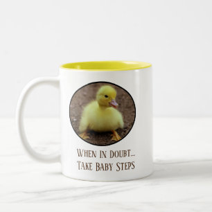 Caneca De Café Em Dois Tons Quando Dúvida Dar Passos De Bebê