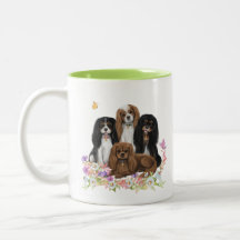 Quatro Cavaleiros Rei Charles Spaniels em Flores 