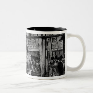 Caneca De Café Em Dois Tons Quebrando acima Big Ben