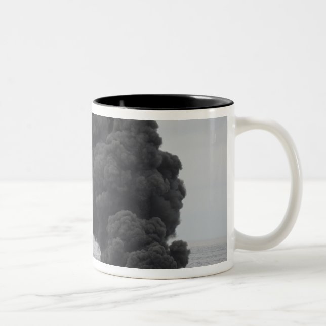 Caneca De Café Em Dois Tons Queimaduras de óleo concentrado coletadas (Direita)