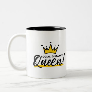 Caneca De Café Em Dois Tons Rainha da Distância Social - Covid 19