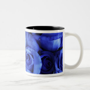 Caneca De Café Em Dois Tons Ramalhetes de rosas frescas sortidas