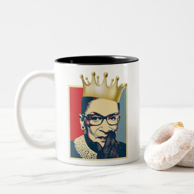 Caneca De Café Em Dois Tons RBG (Ruth Bader Ginsburg) (Com Donut)