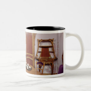 Caneca De Café Em Dois Tons Reconstrução de um salão de beleza do café de