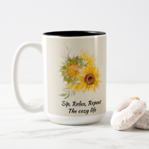 Caneca De Café Em Dois Tons Relaxando citação com girassóis