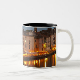Caneca De Café Em Dois Tons Restaurantes ao longo do rio l'Herault. L'Herault