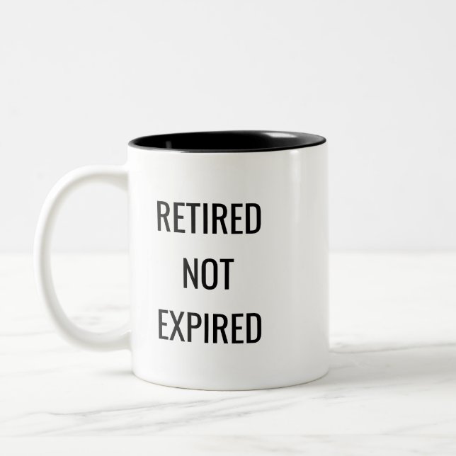 Caneca De Café Em Dois Tons Retired Not Expired Funny Mug – Retirement Gift (Esquerda)