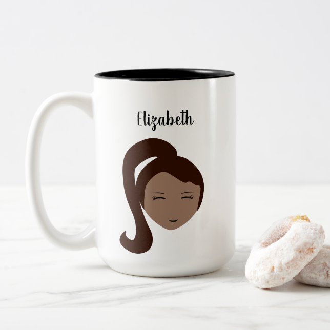 Caneca De Café Em Dois Tons Retrato Chic: Ilustração Personalizável de Garota  (Com Donut)