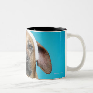 Caneca De Café Em Dois Tons Retrato do cão que veste as orelhas do coelhinho