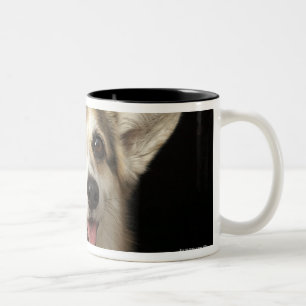 Caneca De Café Em Dois Tons Retrato do Corgi preto, marrom e branco