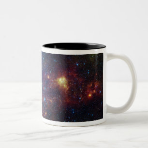 Caneca De Café Em Dois Tons Retrato infravermelho que revela as estrelas e a