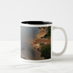 Caneca De Café Em Dois Tons Rio Essequibo, o rio mais longo da Guiana, e 2