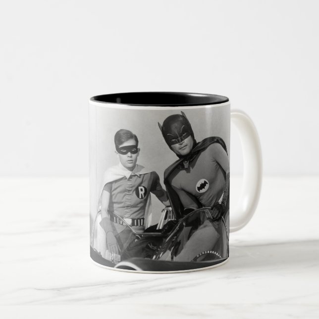 Caneca De Café Em Dois Tons Robin e Batman em Batmobile (Frente Esquerda)
