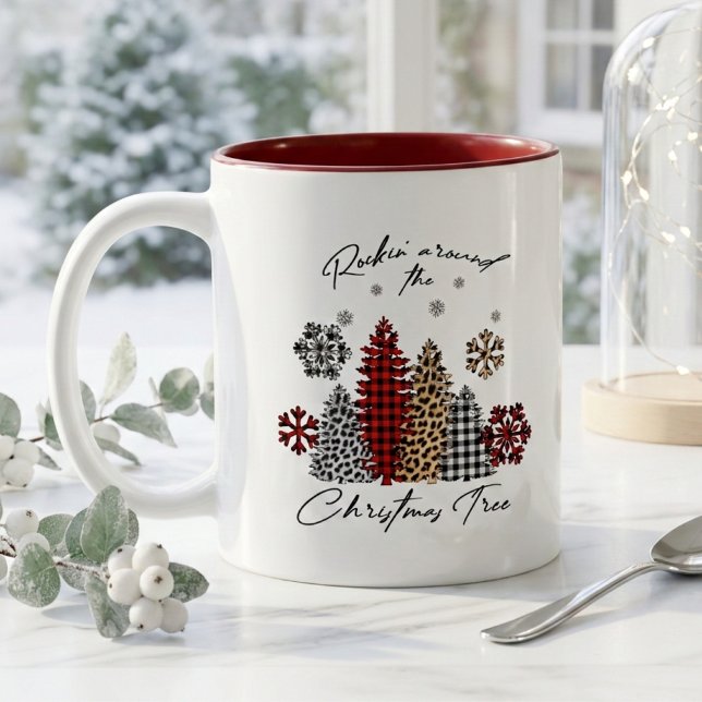 Caneca De Café Em Dois Tons Rockin’ Christmas Mug – Plaid & Leopard Trees (Criador carregado)