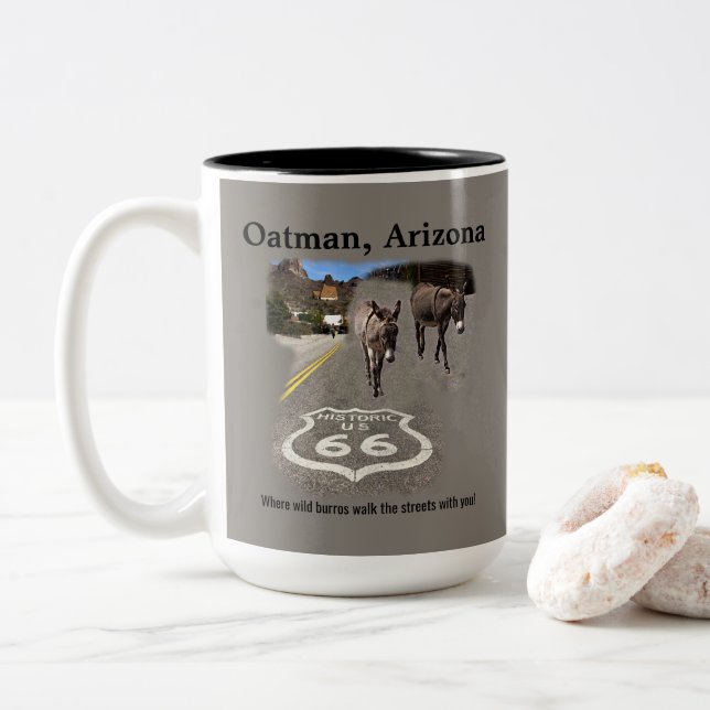 Caneca De Café Em Dois Tons Rota 66 Burros De Arizona Oatman Na Rua (Com Donut)