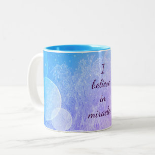 Caneca De Café Em Dois Tons Roxo / Azul acredita em milagres design