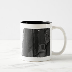 Caneca De Café Em Dois Tons Rua na cidade B&W de NY