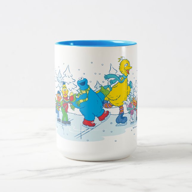Caneca De Café Em Dois Tons Rua Sésamo | Amigos no Patins no Gelo (Centro)