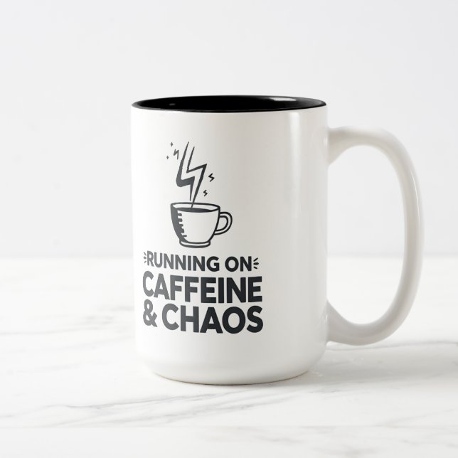 Caneca De Café Em Dois Tons Running on Caffeine & Chaos (Direita)
