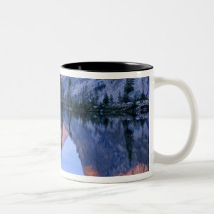 Caneca De Café Em Dois Tons Sawtooth Wilderness, Idaho. EUA. Cumulus