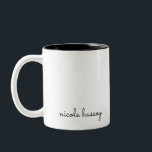 Caneca De Café Em Dois Tons Script Branco | Na moda Monograma Moderno Minimali<br><div class="desc">Um simples na moda de design de monograma personalizado em um manual casual em preto e branco monocromático impressionante. O monograma pode ser facilmente personalizado para fazer um design tão único quanto você! O presente ou acessório perfeito para qualquer ocasião.</div>