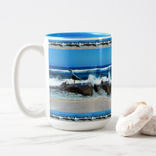 Caneca De Café Em Dois Tons Seagull On Beach Rocks,