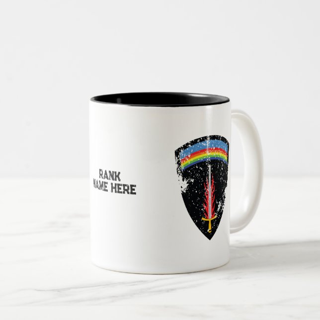 Caneca De Café Em Dois Tons Sede Supremo da SHAEF - Distante (Frente Esquerda)