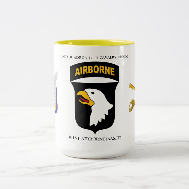 CANECA DE CAFÉ EM DOIS TONS SEGUNDO SQUADRON 17TH CAVALRY(RECON) 101RUA AIRBOR (Centro)